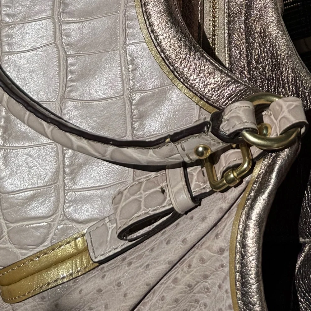 SOLD @ POSH LIVE SHOW - 12/13 
Coach Madison Abigail - Picture 6 of 7